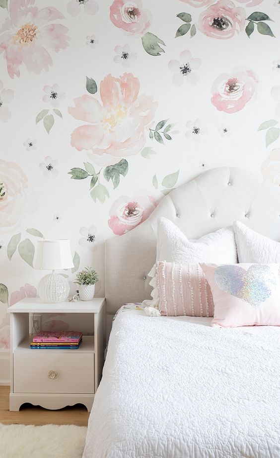 Bedroom Wallpaper Ideas: Shabby Chic Wall