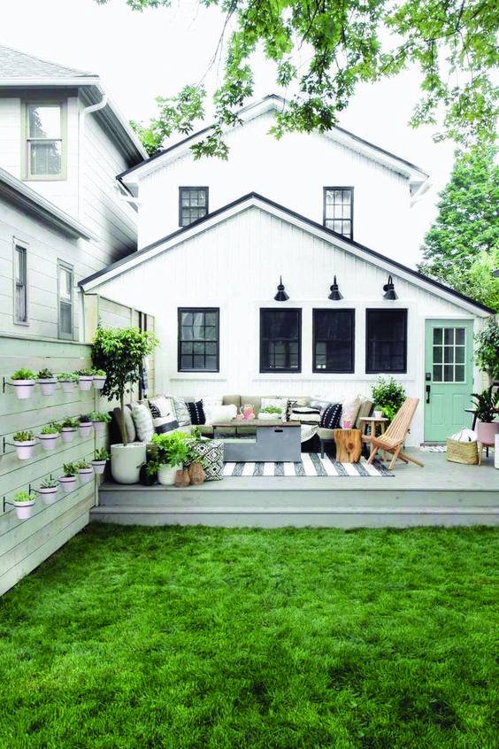 Backyard Deck Ideas: Simple Gray Deck