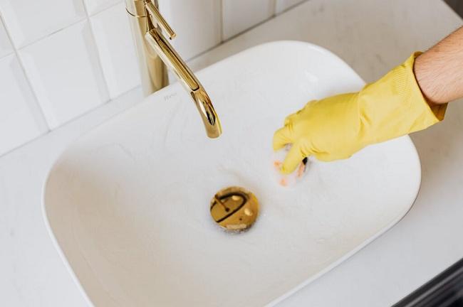 How to Keep Bathroom Clean and Smell Fresh 6
